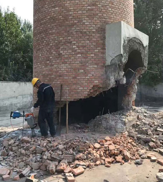 烟囱定向爆破